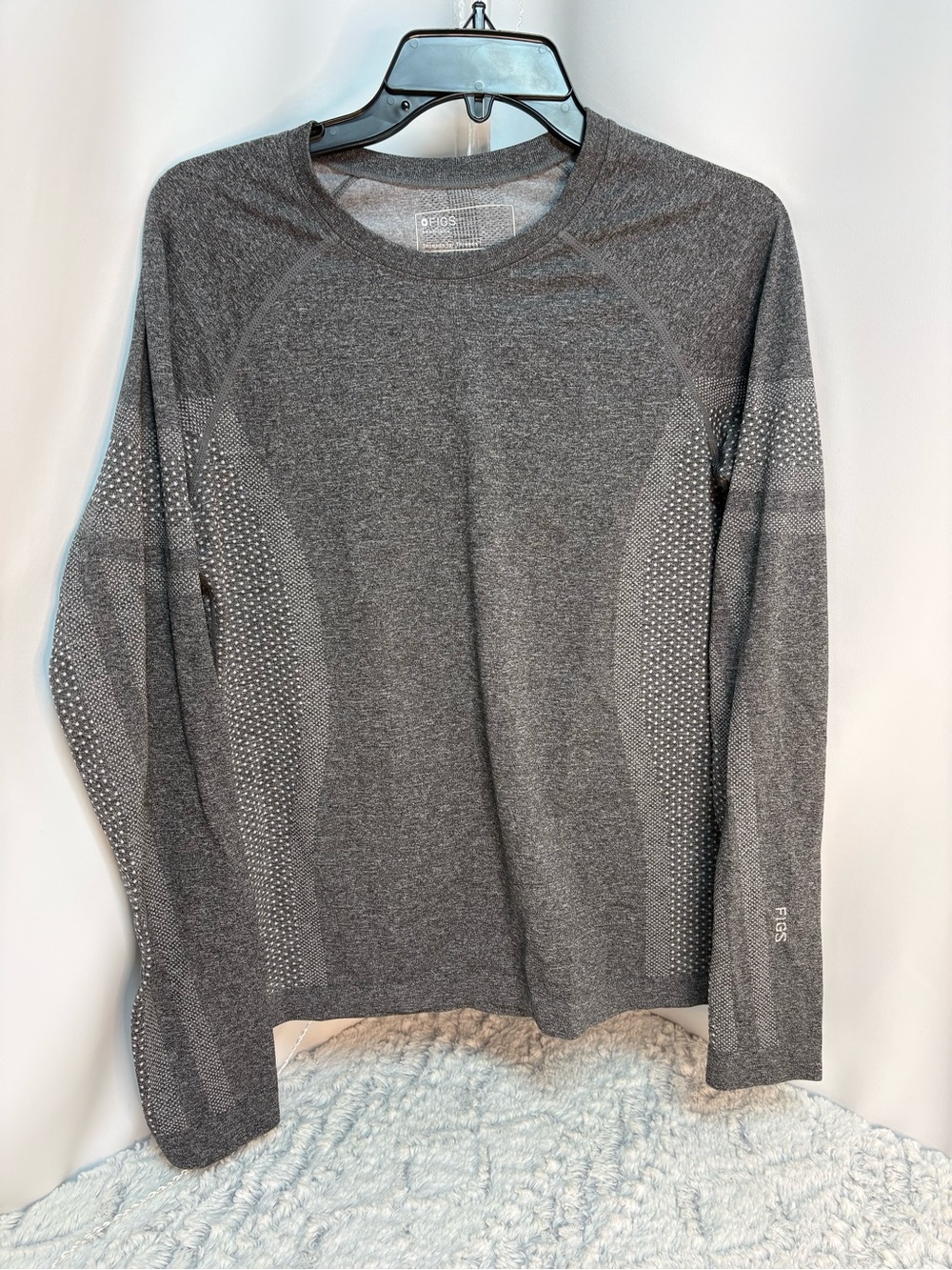 Figs Salta Ling Sleeve Under Scrub Top grey size large